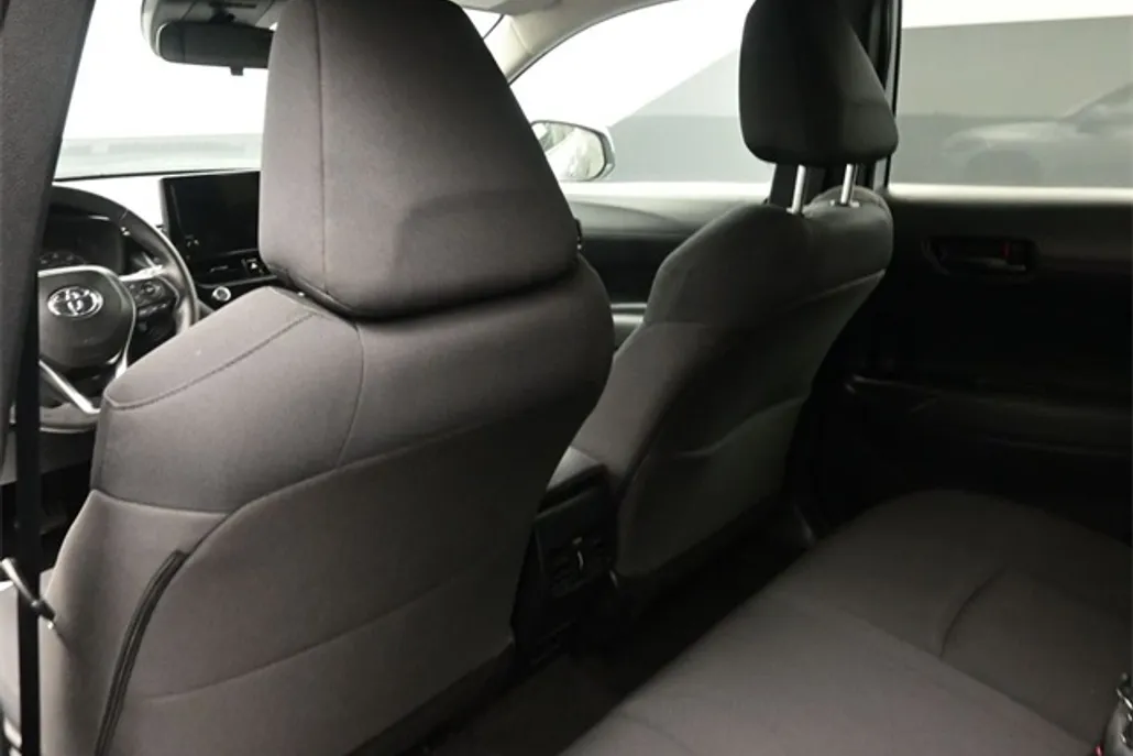 2024 Toyota Corolla Cross LE photo 1