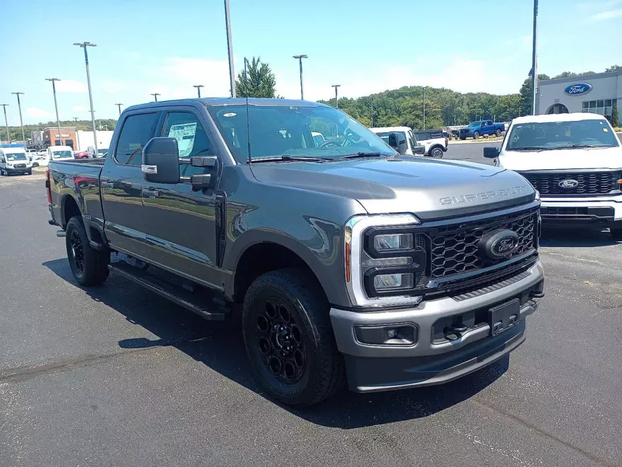 2026 Ford F-250 Lariat photo 1