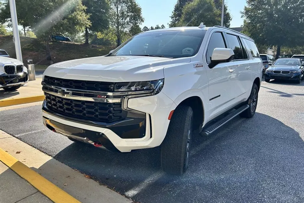 2022 Chevrolet Suburban Z71 photo 1