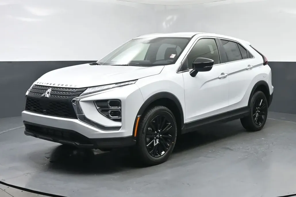 2025 Mitsubishi Eclipse Cross LE photo 1
