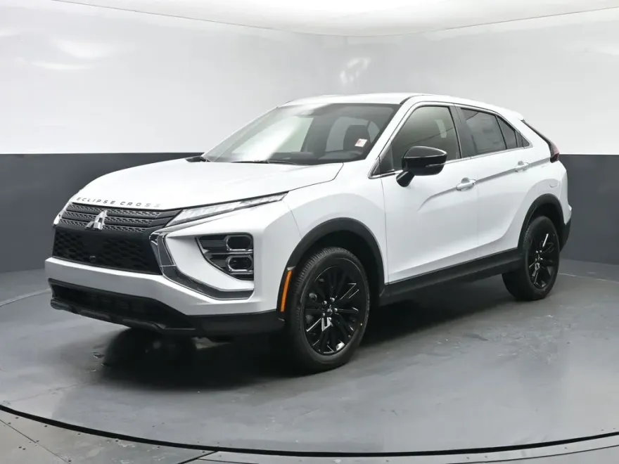 2025 Mitsubishi Eclipse Cross LE photo 1