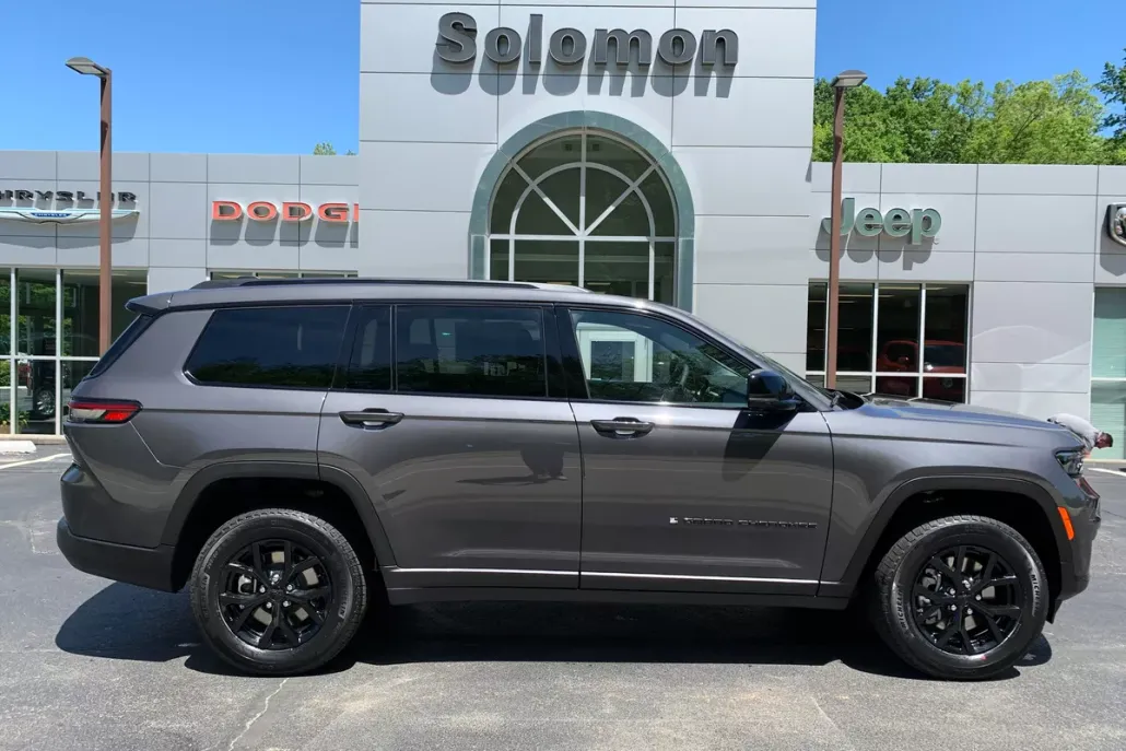 2025 Jeep Grand Cherokee Altitude photo 1