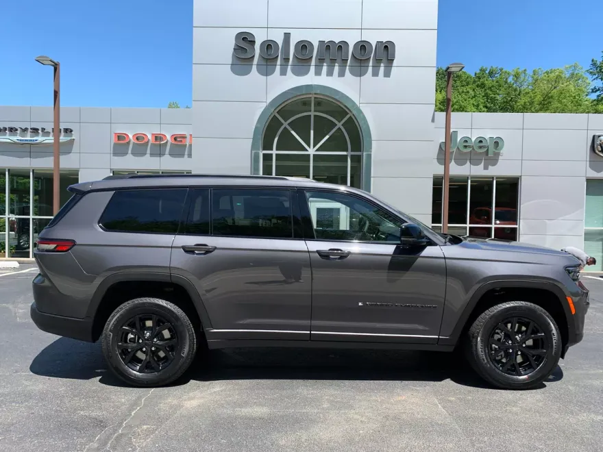 2025 Jeep Grand Cherokee Altitude photo 1