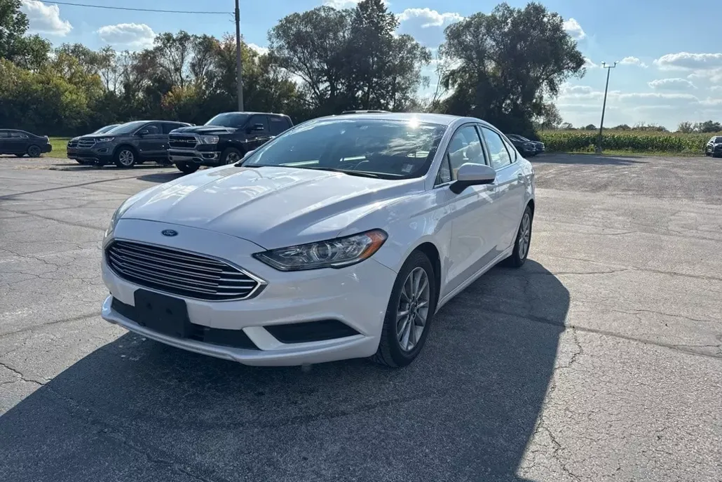 2017 Ford Fusion SE photo 1