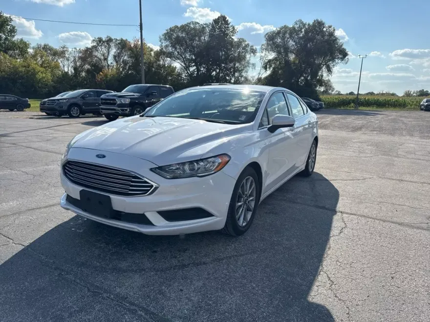 2017 Ford Fusion SE photo 1