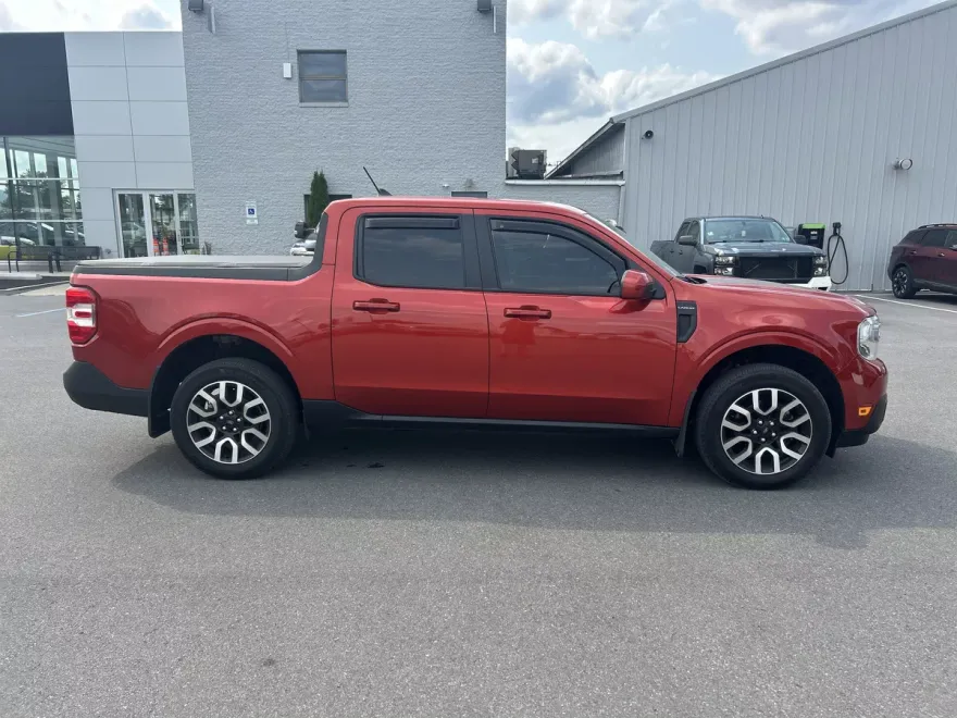 2023 Ford Maverick Lariat photo 1