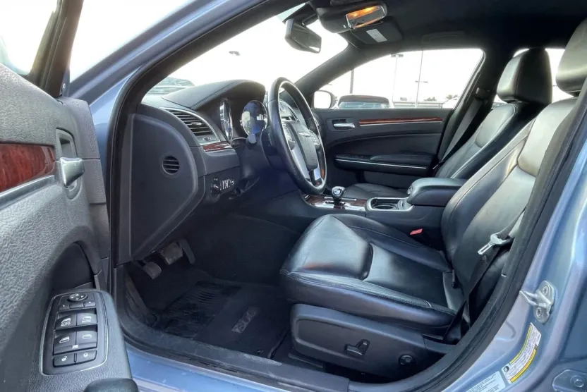 2012 Chrysler 300 Limited photo 1