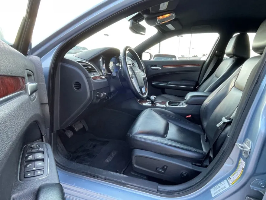 2012 Chrysler 300 Limited photo 1