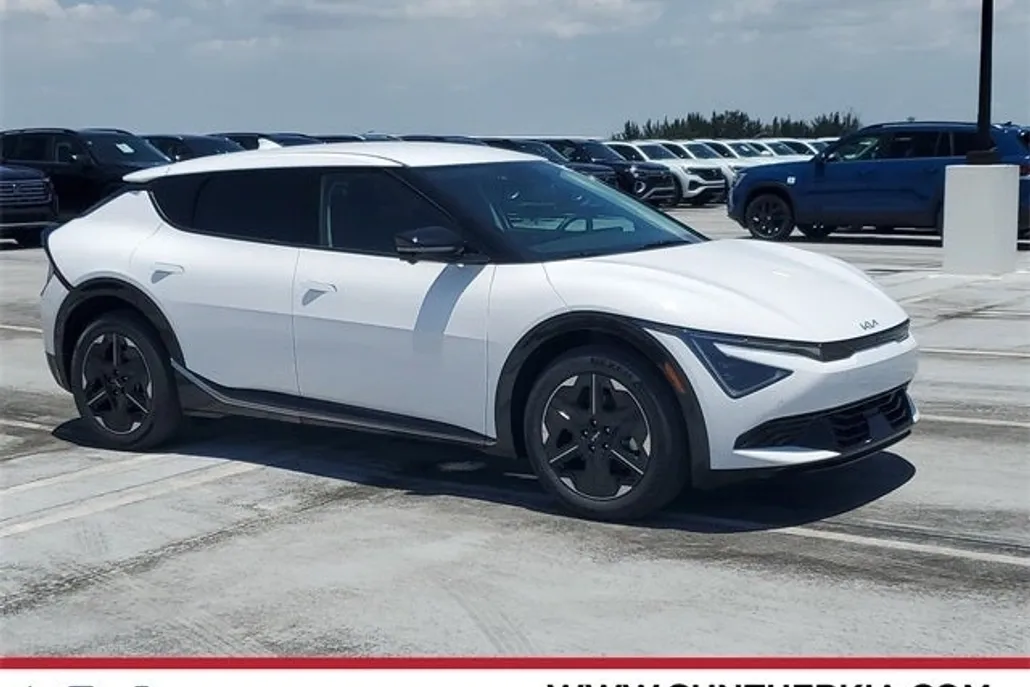 2025 Kia EV6 Wind photo 1