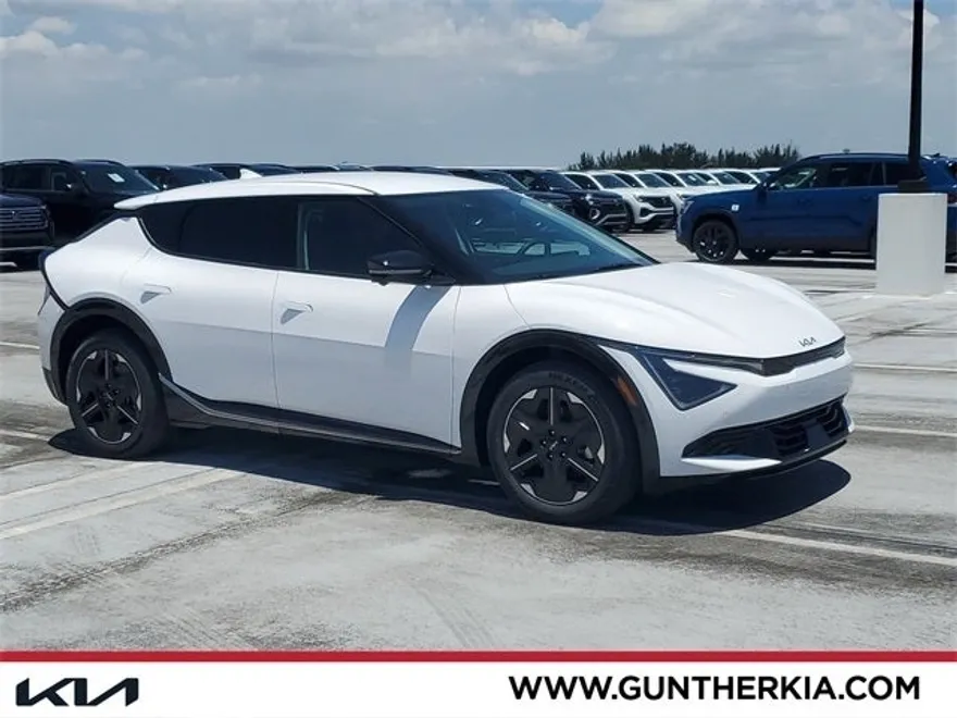 2025 Kia EV6 Wind photo 1