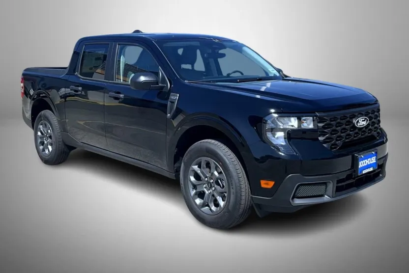 2025 Ford Maverick XLT photo 1