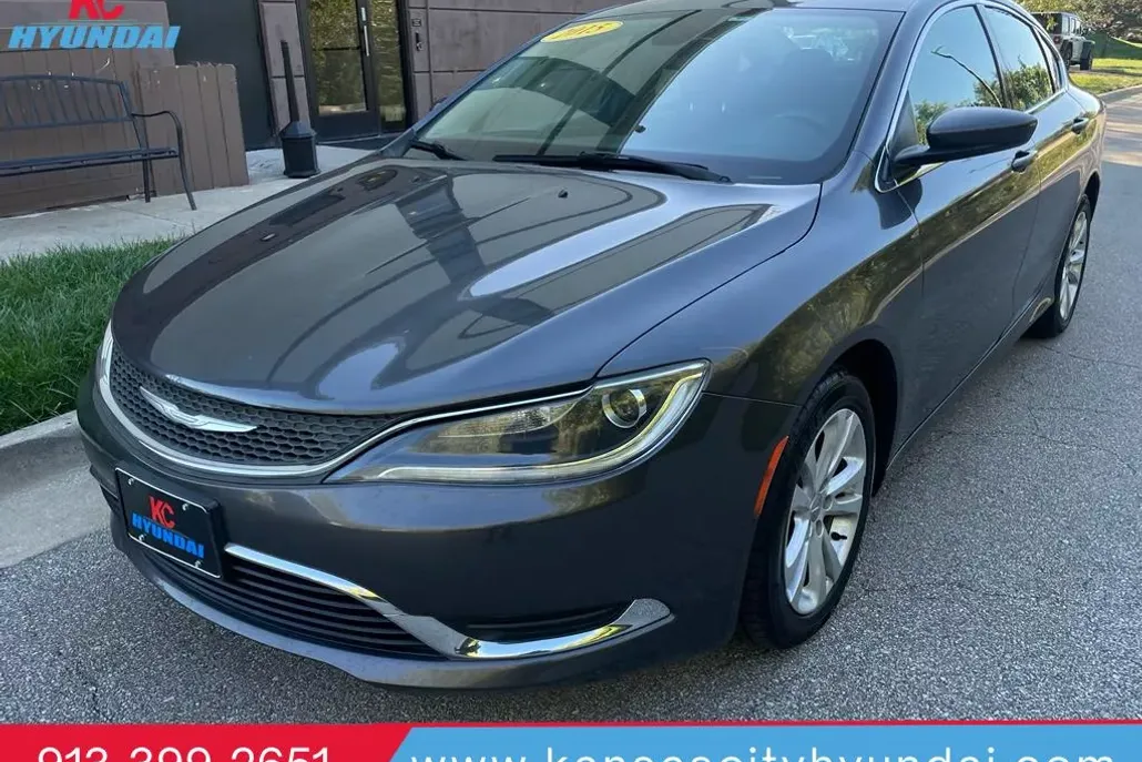 2015 Chrysler 200 Limited photo 1
