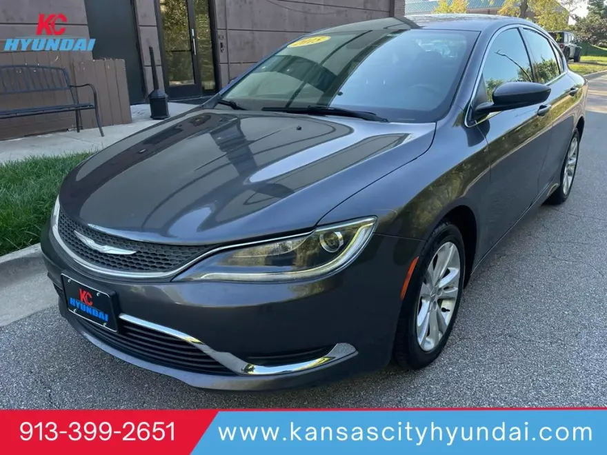 2015 Chrysler 200 Limited photo 1