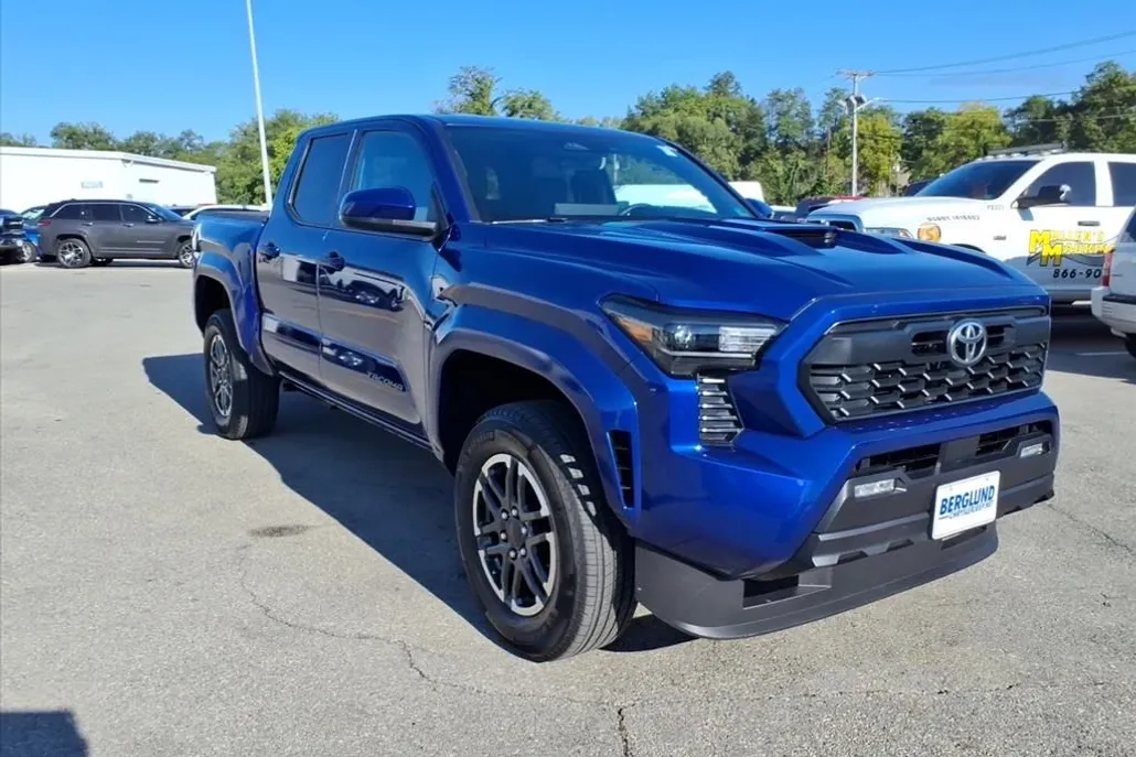 2025 Toyota Tacoma TRD Sport photo 1