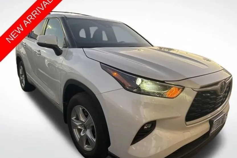 2023 Toyota Highlander Hybrid LE photo 1