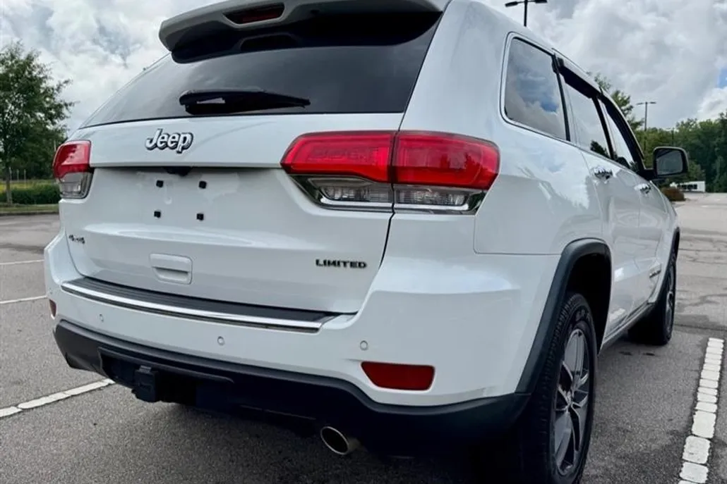 2017 Jeep Grand Cherokee Overland photo 1