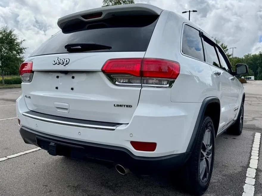 2017 Jeep Grand Cherokee Overland photo 1