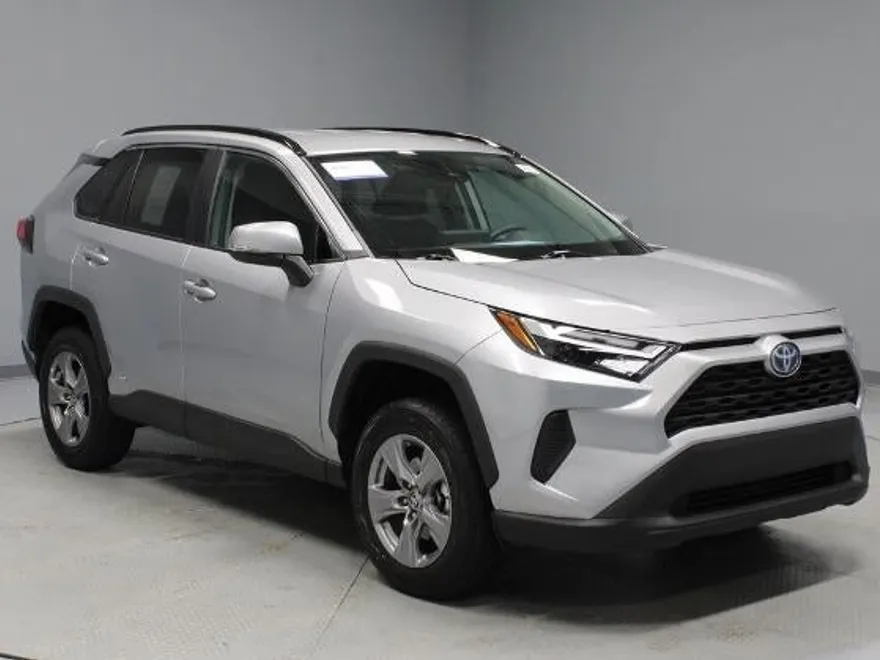2024 Toyota RAV4 XLE photo 1