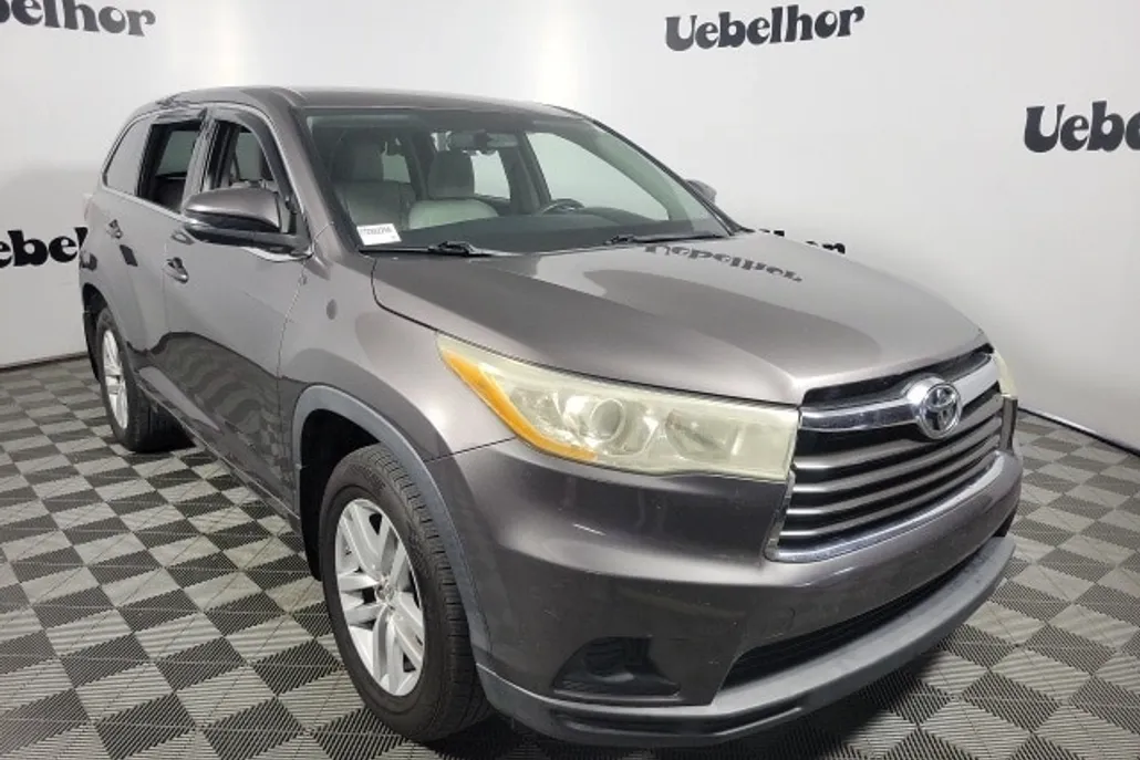 2015 Toyota Highlander LE photo 1