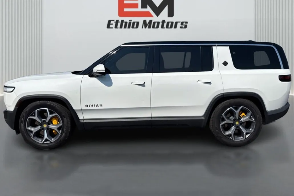 2023 Rivian R1S Adventure photo 1