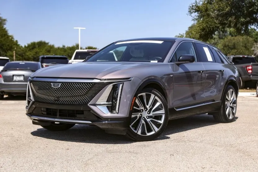 2024 Cadillac Lyriq Luxury photo 1