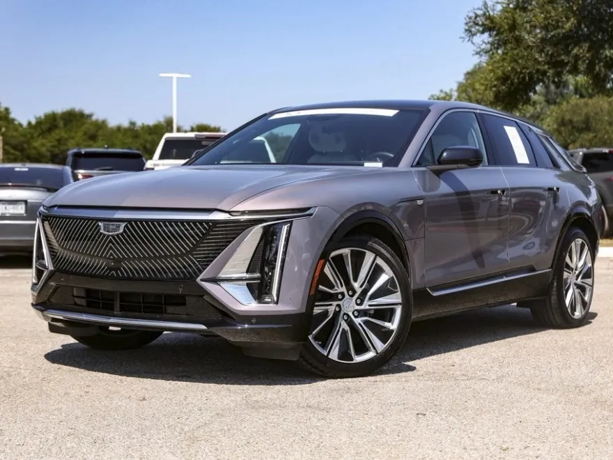 2024 Cadillac Lyriq Luxury photo 1