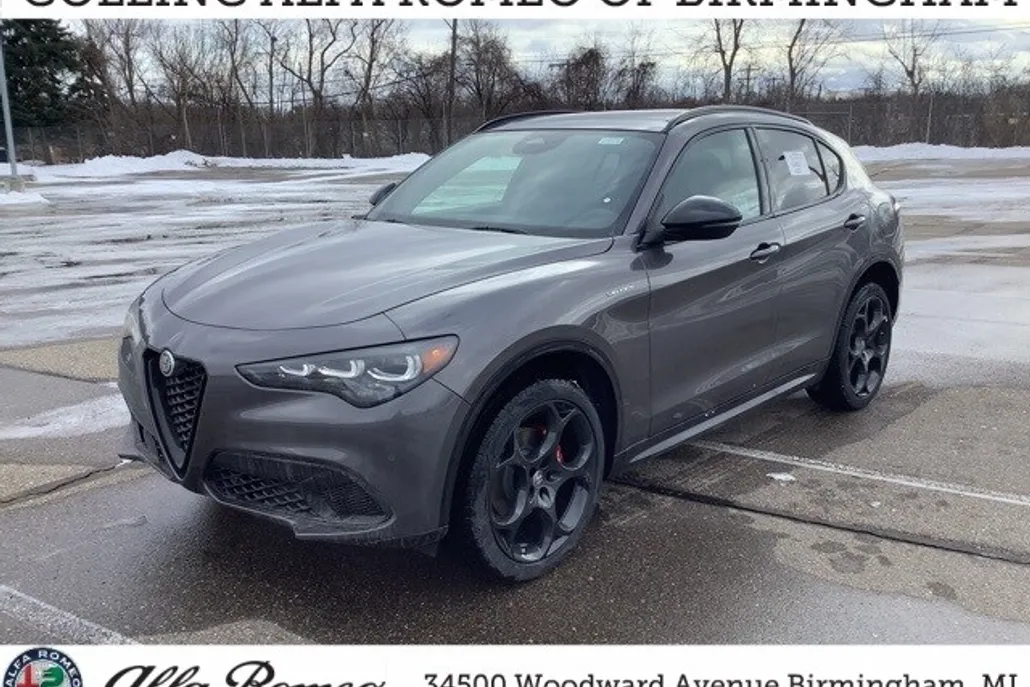 2025 Alfa Romeo Stelvio photo 1