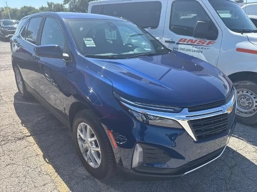 2023 Chevrolet Equinox LT photo 1