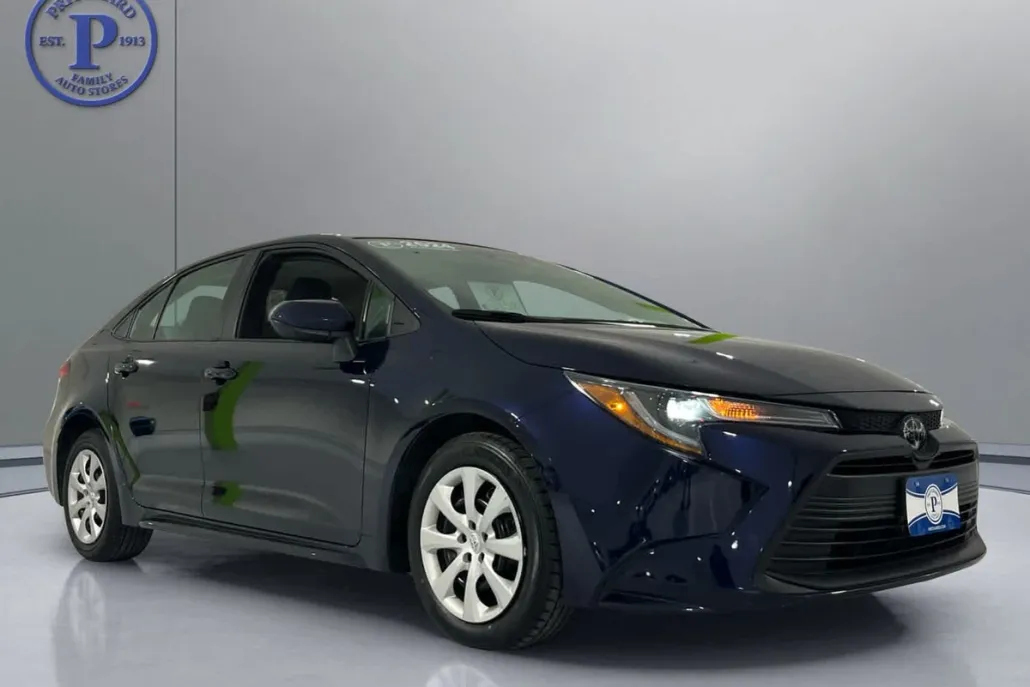 2024 Toyota Corolla LE photo 1