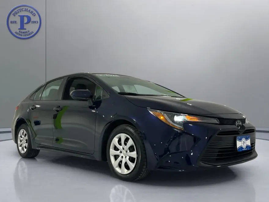 2024 Toyota Corolla LE photo 1