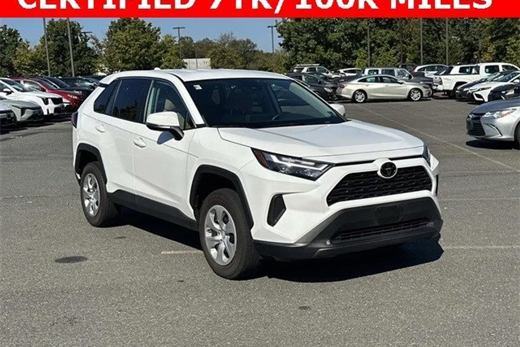 2023 Toyota RAV4 LE photo 1