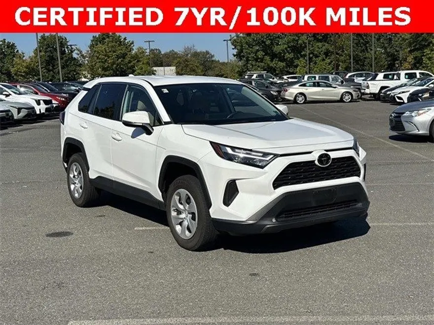 2023 Toyota RAV4 LE photo 1