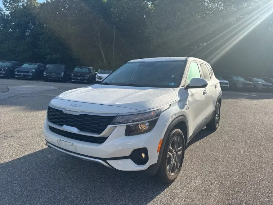 2023 Kia Seltos LX photo 1
