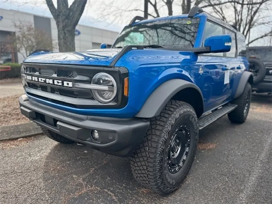 2024 Ford Bronco Outer Banks photo 1