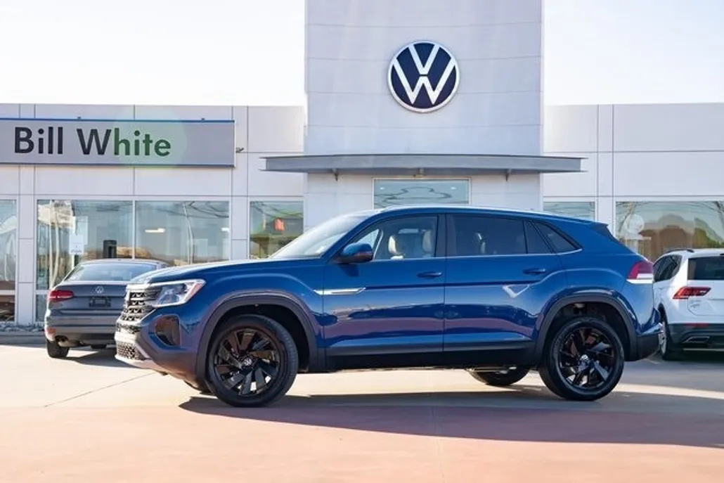2025 Volkswagen Atlas Cross Sport SE Technology photo 1