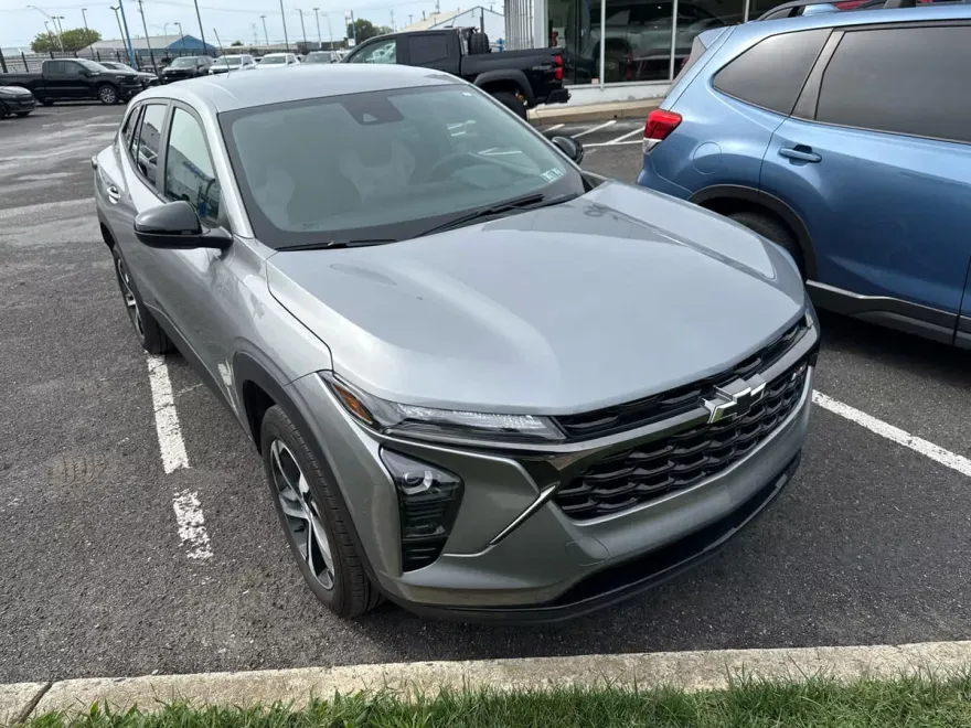 2024 Chevrolet Trax photo 1