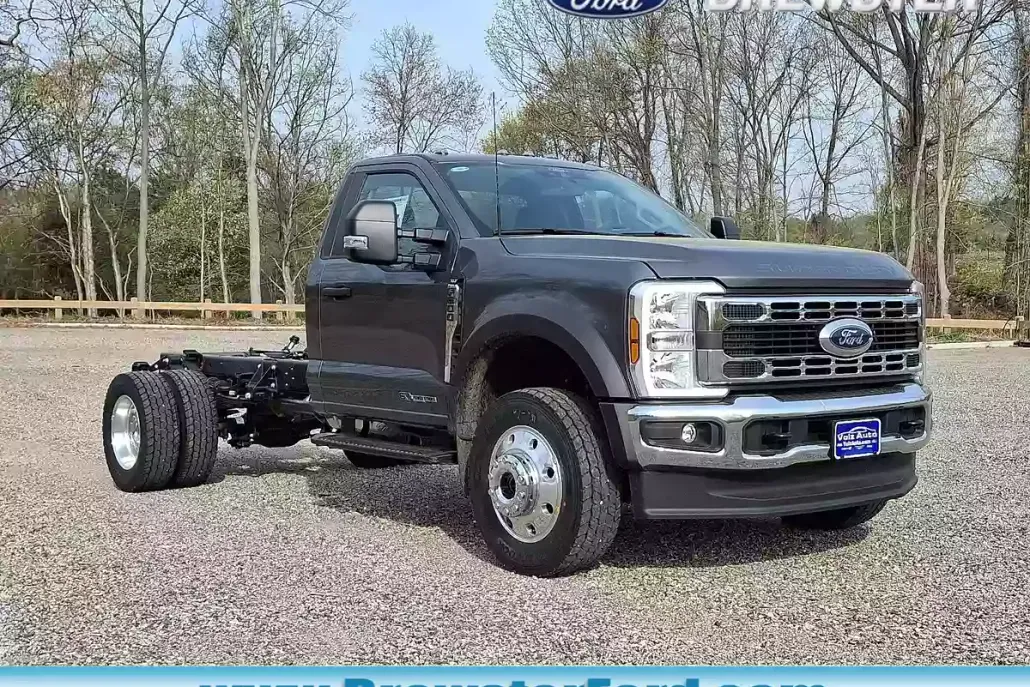 2025 Ford F-600 photo 1