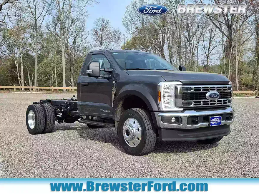 2025 Ford F-600 photo 1