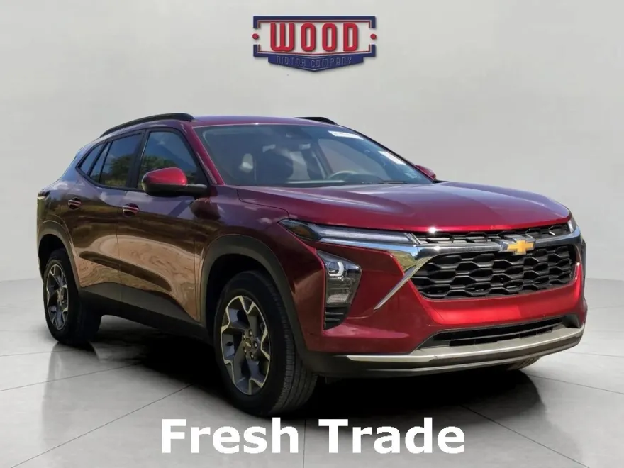 2025 Chevrolet Trax LT photo 1