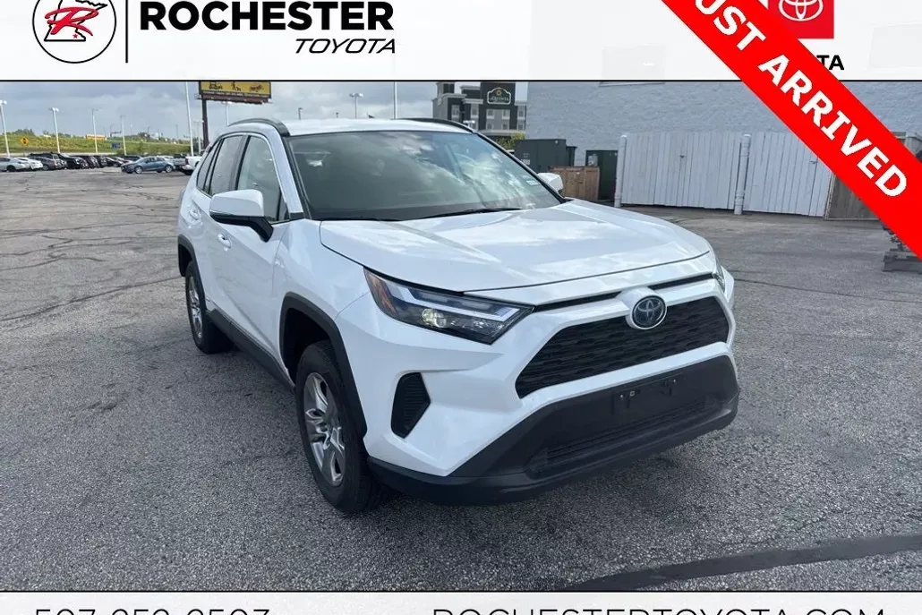 2024 Toyota RAV4 Hybrid XLE photo 1