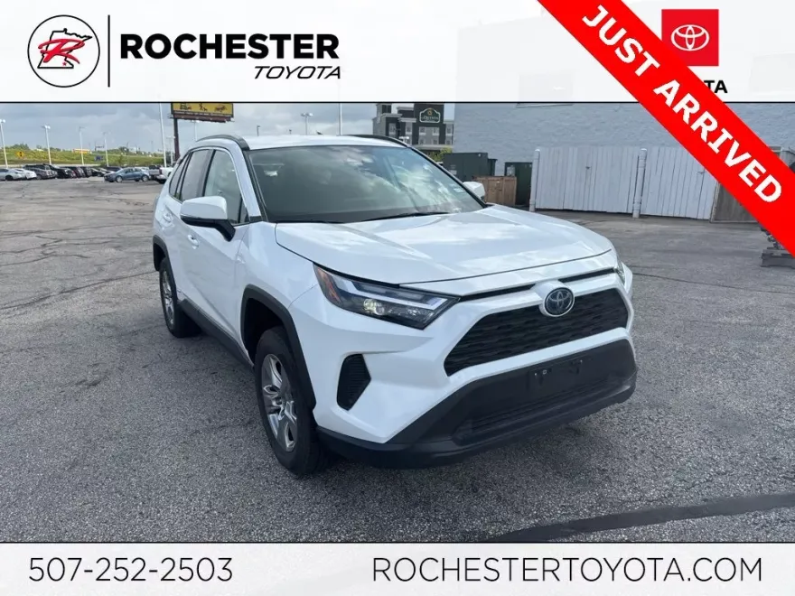 2024 Toyota RAV4 Hybrid XLE photo 1