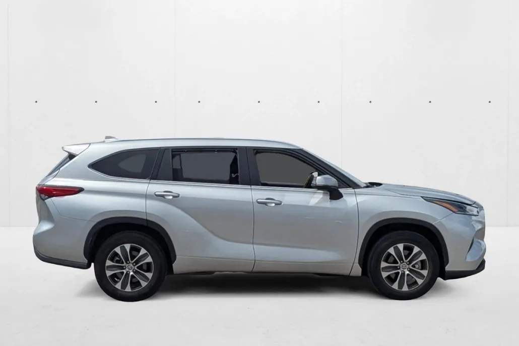 2021 Toyota Highlander XLE photo 1
