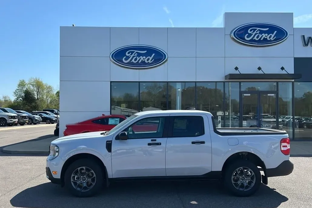2025 Ford Maverick XLT photo 1