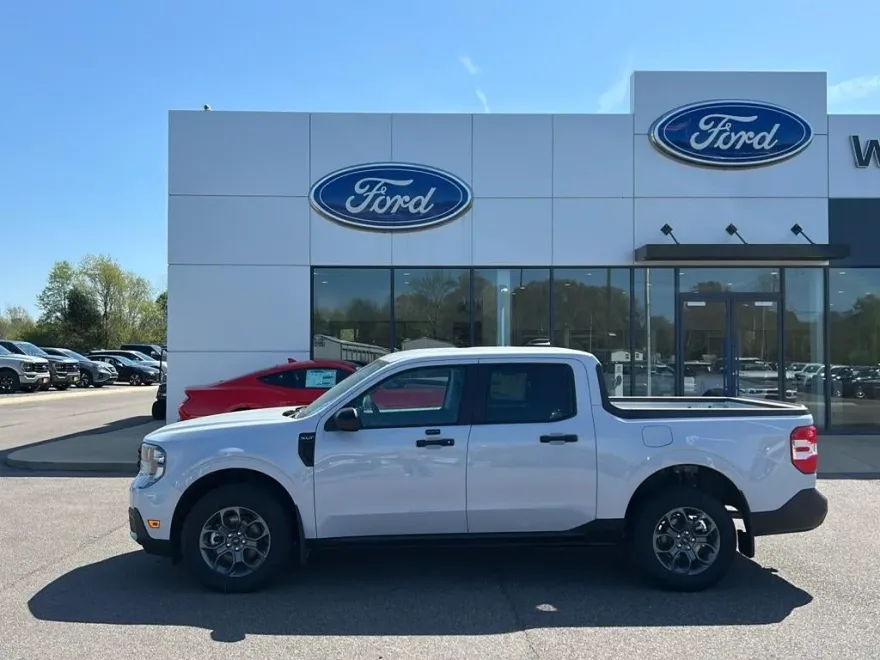 2025 Ford Maverick XLT photo 1
