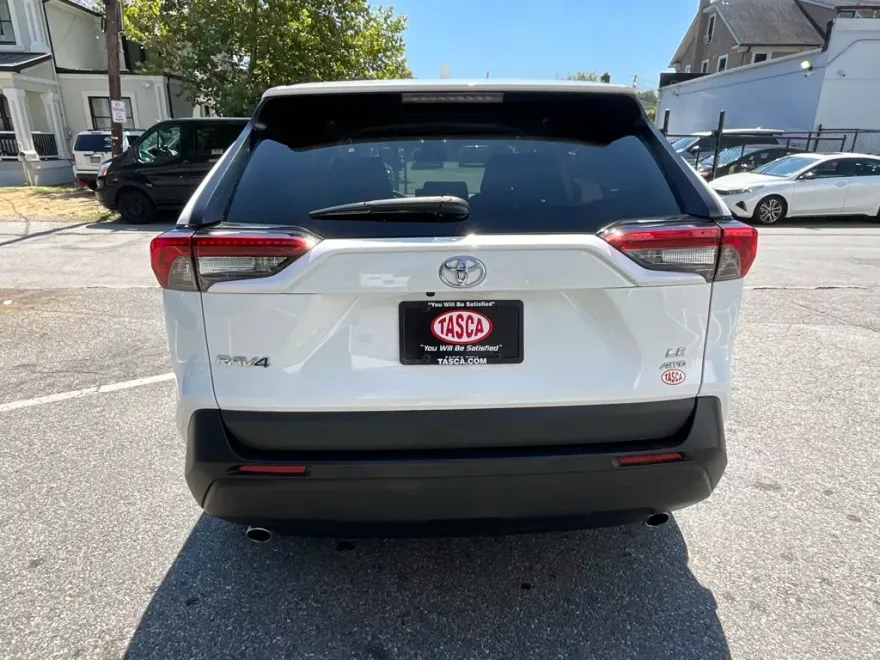 2022 Toyota RAV4 LE photo 1