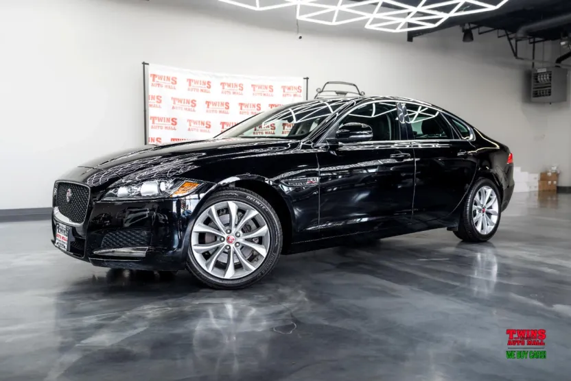 2019 Jaguar XF 25t Premium AWD photo 1
