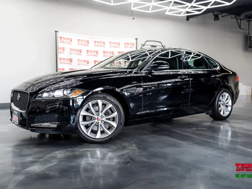 2019 Jaguar XF 25t Premium AWD photo 1