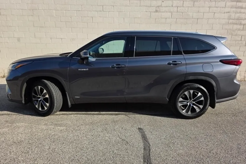 2021 Toyota Highlander Hybrid XLE photo 1