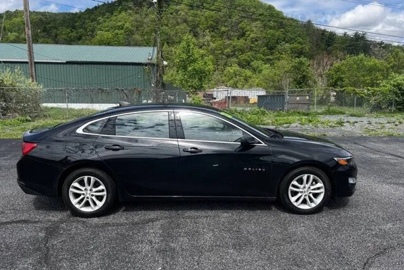 2020 Chevrolet Malibu LS photo 1