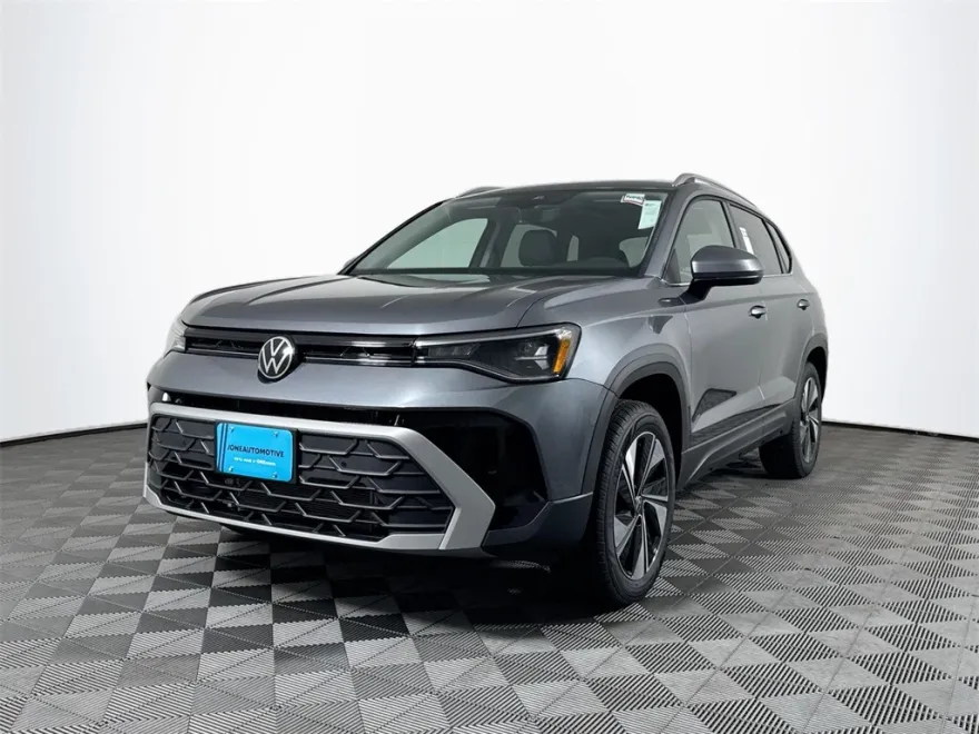 2025 Volkswagen Taos SE photo 1
